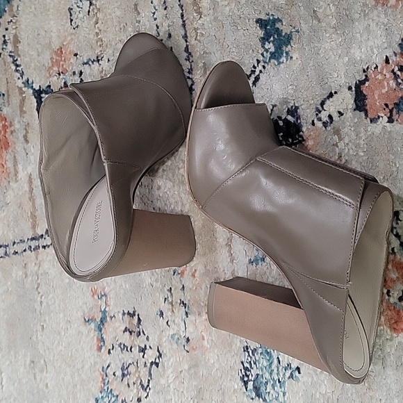 Pour La Victoire gray leather heeled mules - Picture 6 of 11